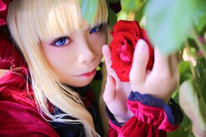 Rating: Safe Score: 0 Tags: 1girl bangs blonde_hair blue_eyes blurry blurry_background blurry_foreground closed_mouth depth_of_field flower holding_flower hood hood_down lips long_hair looking_at_viewer rose shinku smile solo User: admin
