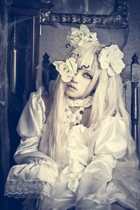 Rating: Safe Score: 0 Tags: 1girl dress flower hair_ornament kirakishou long_hair long_sleeves looking_at_viewer monochrome solo User: admin