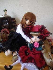 Rating: Safe Score: 0 Tags: 2girls blonde_hair blue_eyes bow doll dress flower frills hat long_hair looking_at_viewer multiple_girls red_dress rose shinku sitting solo User: admin