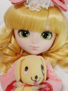 Rating: Safe Score: 0 Tags: 1girl bangs blonde_hair blunt_bangs bow closed_mouth doll green_eyes hat hinaichigo long_hair looking_at_viewer mini_hat portrait simple_background smile solo stuffed_animal traditional_media User: admin