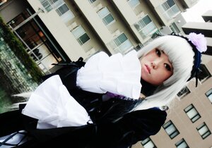 Rating: Safe Score: 0 Tags: 1girl auto_tagged bangs blunt_bangs blurry building city lips maid_headdress outdoors photo solo suigintou white_hair User: admin