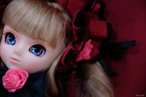 Rating: Safe Score: 0 Tags: 1girl bangs blonde_hair blue_eyes blunt_bangs bow close-up doll eyelashes face flower lips long_hair looking_at_viewer pink_flower pink_rose portrait red_flower red_rose rose shinku simple_background solo User: admin