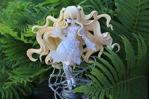 Rating: Safe Score: 0 Tags: 1girl auto_tagged blonde_hair boots cross-laced_footwear doll dress grass green_eyes kirakishou long_hair nature solo standing very_long_hair vines User: admin