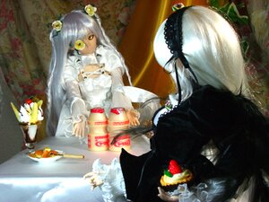 Rating: Safe Score: 0 Tags: cake candle doll dress food fruit long_hair multiple_dolls multiple_girls pastry strawberry tagme twintails yellow_eyes User: admin