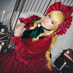 Rating: Safe Score: 0 Tags: 1girl bangs blonde_hair blue_eyes bonnet bow dress flower frills long_hair long_sleeves photo red_dress shinku solo User: admin