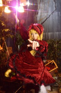 Rating: Safe Score: 0 Tags: 1girl blonde_hair blue_eyes dress flower frills lens_flare outstretched_arm outstretched_hand pointing rain red_dress rose shinku solo User: admin