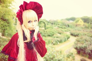 Rating: Safe Score: 0 Tags: 1girl bangs blonde_hair blue_eyes blurry bonnet capelet depth_of_field dress flower long_hair long_sleeves looking_at_viewer outdoors red_dress shinku solo upper_body User: admin