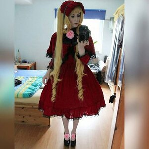 Rating: Safe Score: 0 Tags: 1girl blonde_hair bonnet doll_joints dress drill_hair flower indoors long_hair photo red_dress rose shinku solo standing User: admin