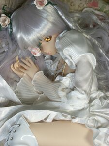 Rating: Safe Score: 0 Tags: 1girl doll dress eyepatch flower frills hair_flower hair_ornament kirakishou lace lips long_hair lying rose solo traditional_media white_flower white_rose yellow_eyes User: admin