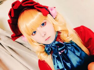 Rating: Safe Score: 0 Tags: 1girl bangs blonde_hair blue_bow blue_eyes blue_neckwear bonnet bow bowtie closed_mouth dress long_hair looking_at_viewer shinku solo User: admin