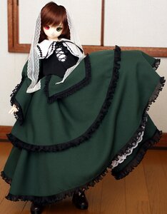 Rating: Safe Score: 0 Tags: 1girl brown_hair doll dress frills full_body green_dress green_eyes heterochromia long_hair long_sleeves looking_at_viewer red_eyes smile solo standing suiseiseki User: admin