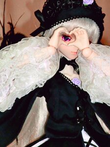 Rating: Safe Score: 0 Tags: 1girl doll dress flower hat long_sleeves purple_eyes rose solo suigintou veil User: admin