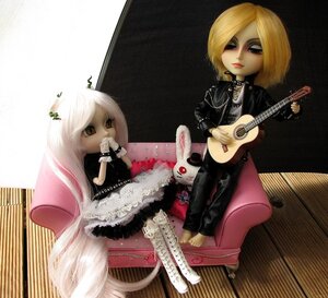 Rating: Safe Score: 0 Tags: 1girl blonde_hair boots bunny doll dress electric_guitar guitar instrument long_hair multiple_dolls music musical_note pants piano playing_instrument sitting tagme violin white_hair User: admin