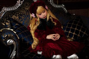 Rating: Safe Score: 0 Tags: 1girl blonde_hair blue_eyes dress flower lolita_fashion long_hair long_sleeves red_dress rose shinku sitting solo User: admin