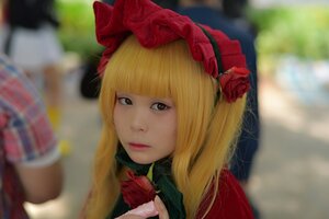 Rating: Safe Score: 0 Tags: 1girl bangs blonde_hair blunt_bangs blurry blurry_background blurry_foreground bonnet depth_of_field flower hat lips long_hair looking_at_viewer photo red_flower red_rose rose shinku solo upper_body User: admin