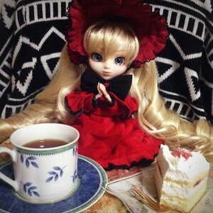 Rating: Safe Score: 0 Tags: 1girl blonde_hair blue_eyes bonnet bow bowtie copyright_name doll dress frills long_hair long_sleeves looking_at_viewer red_dress shinku solo teacup very_long_hair User: admin