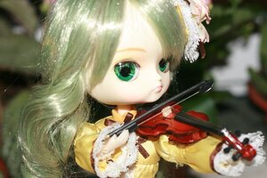 Rating: Safe Score: 0 Tags: 1girl blurry blurry_foreground depth_of_field doll flower green_eyes green_hair hat instrument kanaria long_hair long_sleeves playing_instrument rose solo upper_body violin User: admin