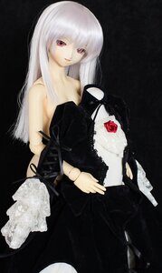 Rating: Questionable Score: 0 Tags: 1girl albino black_background black_dress blunt_bangs doll doll_joints dress flower joints long_hair rose solo suigintou white_hair User: admin