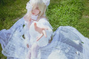 Rating: Safe Score: 0 Tags: 1girl blonde_hair dress flower grass hair_ornament kirakishou lips long_hair looking_at_viewer outstretched_hand sitting solo white_dress yellow_eyes User: admin