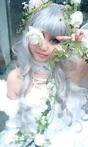 Rating: Safe Score: 0 Tags: 1girl auto_tagged closed_mouth dress kirakishou lips looking_at_viewer monster_girl smile solo upper_body white_dress white_hair User: admin
