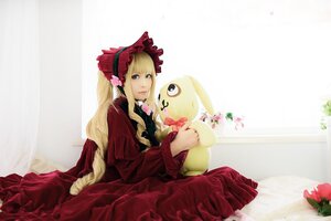 Rating: Safe Score: 0 Tags: 1girl blonde_hair blue_eyes bonnet bow dress flower long_hair red_dress shinku sitting solo very_long_hair User: admin