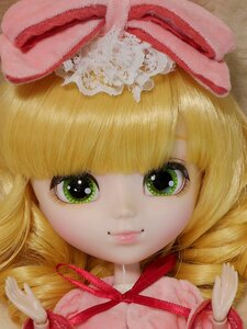 Rating: Safe Score: 0 Tags: 1girl bangs blonde_hair blunt_bangs closed_mouth doll eyelashes green_eyes hat hinaichigo lips looking_at_viewer neck_ribbon portrait red_ribbon ribbon simple_background smile solo User: admin