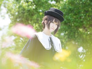 Rating: Safe Score: 0 Tags: 1girl blurry brown_hair closed_mouth depth_of_field dress flower green_eyes hat lips looking_at_viewer shirt short_hair solo souseiseki top_hat upper_body User: admin