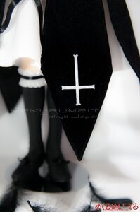 Rating: Safe Score: 0 Tags: black_dress blurry blurry_foreground chain depth_of_field doll dress gloves head_out_of_frame long_hair long_sleeves multiple_girls puffy_sleeves solo suigintou User: admin