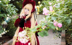 Rating: Safe Score: 0 Tags: 1girl bangs blonde_hair blue_eyes blurry bonnet depth_of_field dress flower lips long_hair long_sleeves looking_at_viewer outdoors pink_flower red_dress shinku solo very_long_hair User: admin