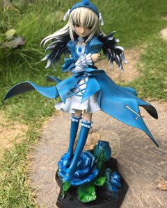 Rating: Safe Score: 0 Tags: 1girl blue_dress blue_footwear boots doll dress frills grass hairband long_hair long_sleeves ribbon rose solo standing suigintou wings User: admin