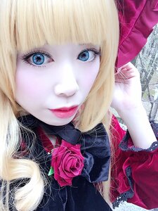 Rating: Safe Score: 0 Tags: 1girl bangs blonde_hair blue_eyes eyelashes flower hat lips long_hair looking_at_viewer pink_flower pink_rose red_flower red_rose rose shinku smile solo white_rose User: admin