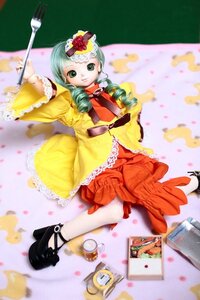 Rating: Safe Score: 0 Tags: 1girl blurry blurry_foreground depth_of_field doll dress drill_hair food frills green_eyes green_hair kanaria motion_blur necktie pantyhose photo shoes solo twin_drills User: admin