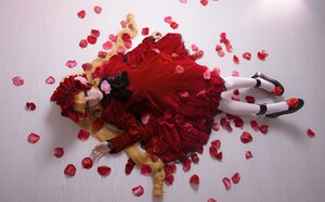 Rating: Safe Score: 0 Tags: 1girl blonde_hair bow dress flower lying on_back pantyhose petals red_flower red_rose rose rose_petals shinku solo User: admin