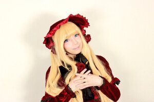 Rating: Safe Score: 0 Tags: 1girl bangs blonde_hair blue_eyes bonnet flower hands_together lips long_hair long_sleeves looking_at_viewer red_dress red_flower red_rose rose shinku smile solo upper_body User: admin
