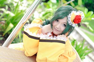 Rating: Safe Score: 0 Tags: 1girl blurry depth_of_field dress drill_hair flower frills green_hair hair_flower hair_ornament hat kanaria lips looking_at_viewer rose smile solo yellow_dress User: admin