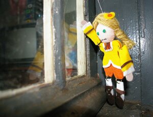 Rating: Safe Score: 0 Tags: 1girl blonde_hair doll drill_hair kanaria photo rain solo standing twin_drills User: admin