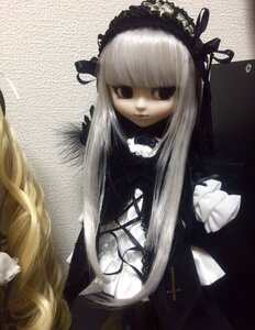 Rating: Safe Score: 0 Tags: 1girl bangs blunt_bangs doll dress flower frills gothic_lolita hairband lolita_fashion long_hair long_sleeves looking_at_viewer rose silver_hair sitting solo suigintou white_flower User: admin