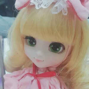 Rating: Safe Score: 0 Tags: 1girl bangs blonde_hair closed_mouth doll face green_eyes hinaichigo lips looking_at_viewer portrait red_ribbon ribbon smile solo User: admin