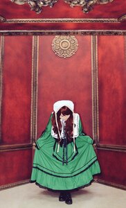 Rating: Safe Score: 0 Tags: 1girl brown_hair dress green_dress hood long_hair red_background solo suiseiseki User: admin