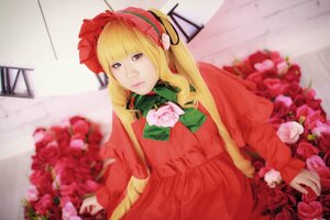 Rating: Safe Score: 0 Tags: 1girl blonde_hair blue_eyes blurry blurry_foreground depth_of_field dress flower green_bow long_hair long_sleeves looking_at_viewer photo pink_flower pink_rose red_dress red_flower rose shinku solo User: admin