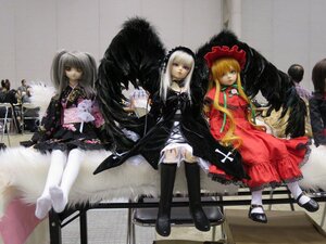 Rating: Safe Score: 0 Tags: blonde_hair boots doll dress long_hair long_sleeves looking_at_viewer multiple_dolls multiple_girls shinku silver_hair sitting standing suigintou tagme wings User: admin