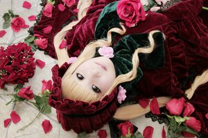 Rating: Safe Score: 0 Tags: 1girl auto_tagged blonde_hair blue_eyes flower lips lolita_fashion long_hair looking_at_viewer petals pink_flower pink_rose red_flower red_rose rose rose_petals shinku solo thorns User: admin