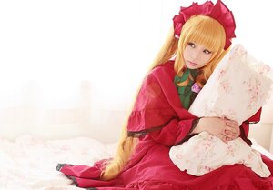 Rating: Safe Score: 0 Tags: 1girl blonde_hair bonnet bow dress flower hands_clasped holding_hands long_hair long_sleeves own_hands_together red_dress rose shinku sitting solo User: admin