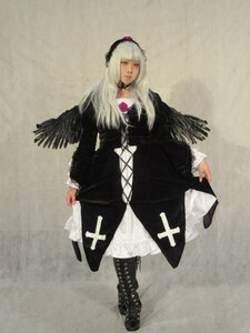 Rating: Safe Score: 0 Tags: 1girl black_wings boots choker dress flower full_body long_hair long_sleeves rose solo standing suigintou wings User: admin