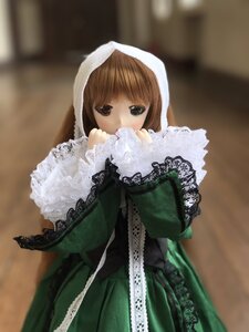 Rating: Safe Score: 0 Tags: 1girl bangs blurry blurry_background brown_eyes brown_hair covered_mouth depth_of_field doll dress green_dress lace lace-trimmed_dress lace_trim long_sleeves looking_at_viewer photo solo suiseiseki veil User: admin