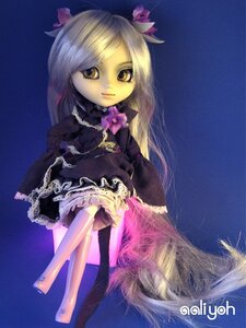 Rating: Safe Score: 0 Tags: 1girl barasuishou black_dress blonde_hair blue_background doll dress frills hair_ornament long_hair long_sleeves sitting solo yellow_eyes User: admin