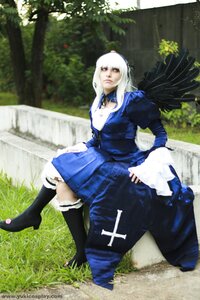 Rating: Safe Score: 0 Tags: 1girl black_wings blue_dress boots dress feathered_wings feathers grass knee_boots long_hair long_sleeves red_eyes sitting solo suigintou white_hair wings User: admin