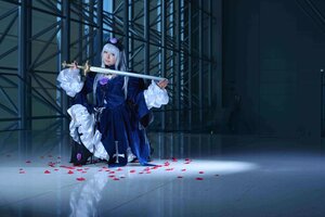 Rating: Safe Score: 0 Tags: 1girl blood blood_on_face blood_splatter bloody_clothes flower holding indoors long_hair petals solo standing suigintou white_hair User: admin