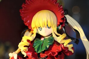 Rating: Safe Score: 0 Tags: 1girl blonde_hair blue_eyes bonnet bow doll dress drill_hair long_hair long_sleeves looking_at_viewer rose shinku solo User: admin