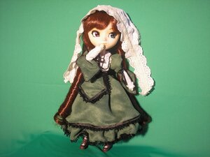 Rating: Safe Score: 0 Tags: 1girl brown_hair doll dress frills green_background green_dress heterochromia long_hair long_sleeves solo suiseiseki veil User: admin